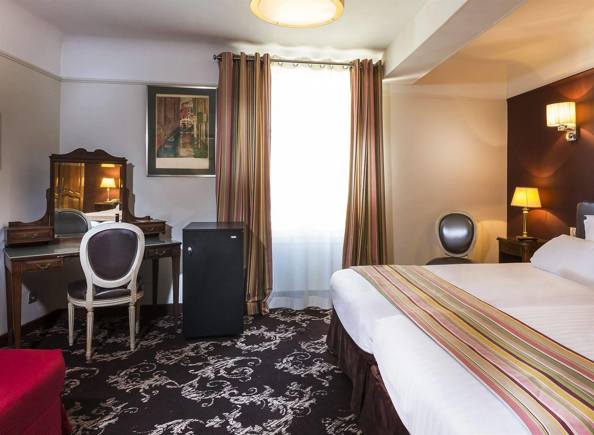 Crystal Hotel Париж Екстериор снимка